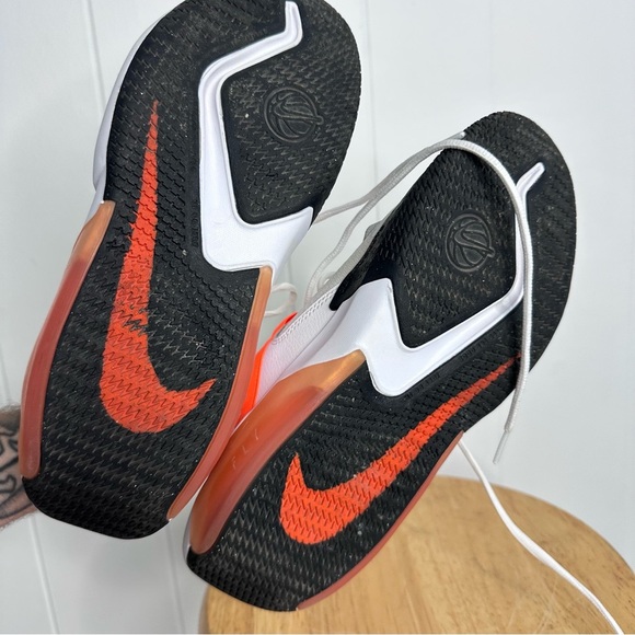 Nike Kids Air Zoom Crossover GS in White Safety Orange - Picture 4 of 12